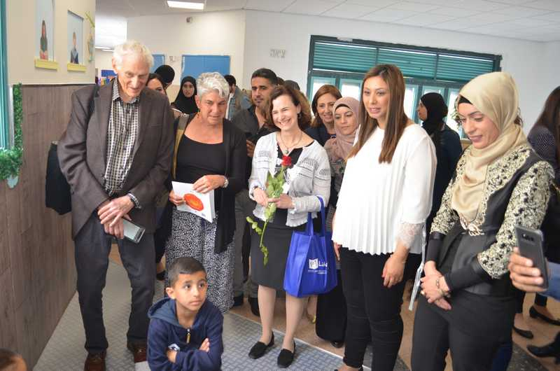 صاحب مكتبات "الفانوس وبيجاما" في زيارة لمدرسة واحة السلام باللد